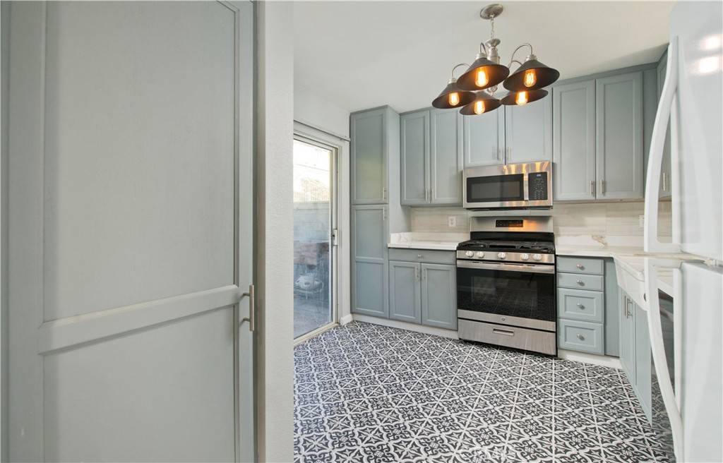 Granada Hills, CA 91344,15786 Midwood DR #3