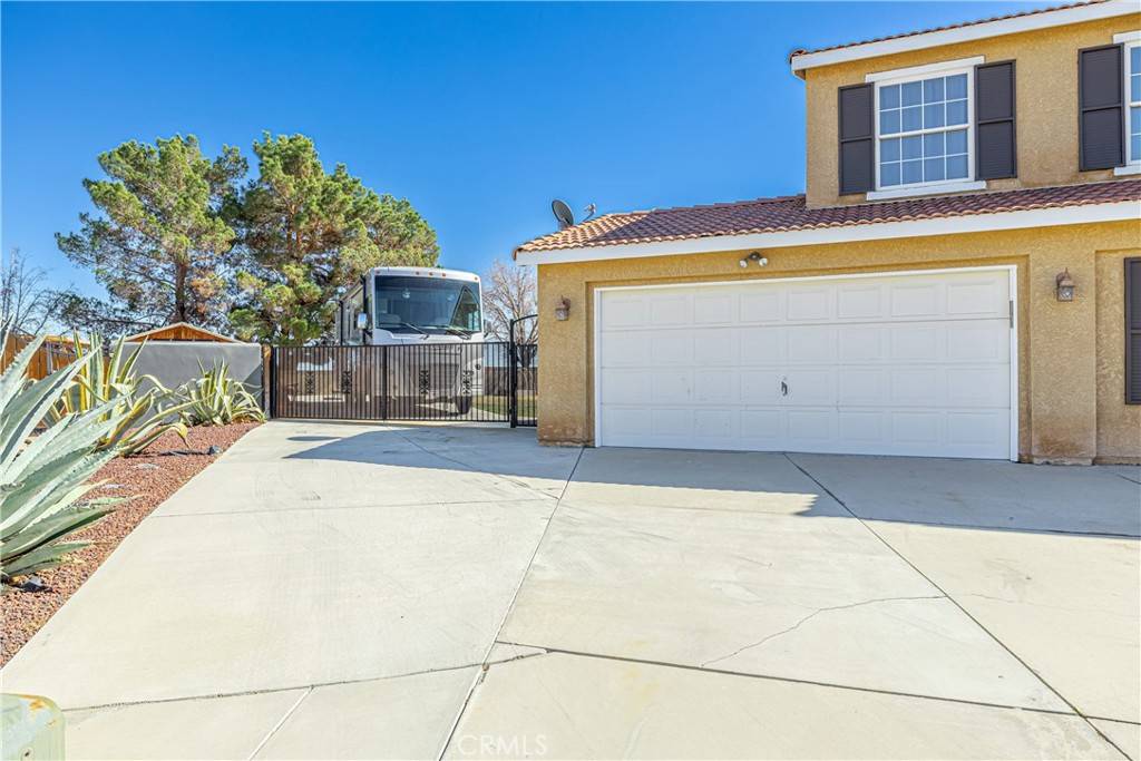 Palmdale, CA 93551,40044 Villa Moura DR