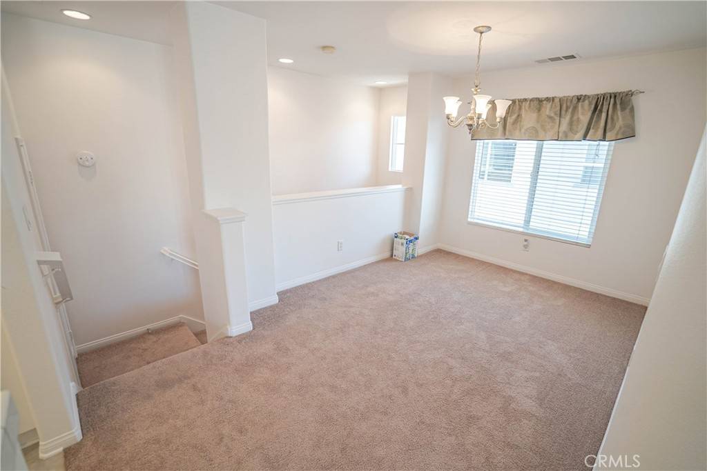 Saugus, CA 91350,28430 Santa Rosa LN