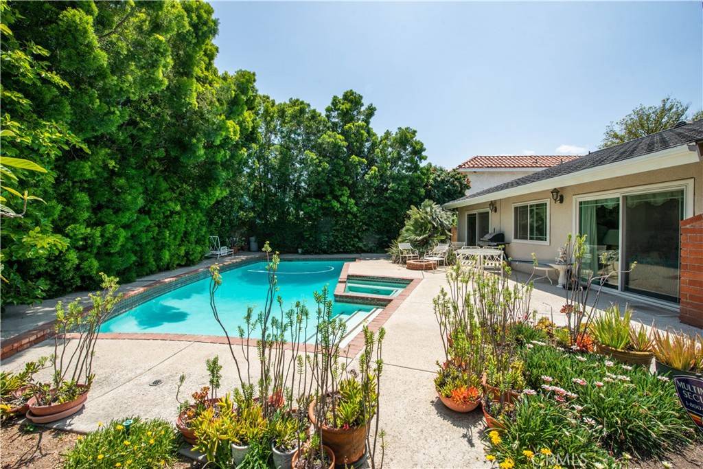 Chatsworth, CA 91311,9942 Hanna AVE