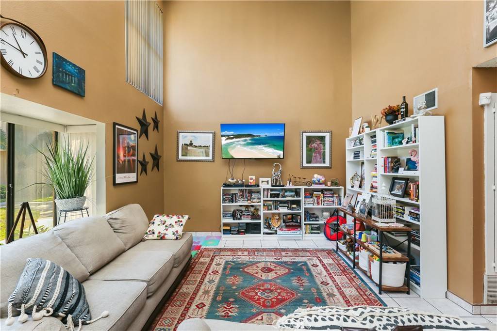 South Gate, CA 90280,10026 Karmont AVE