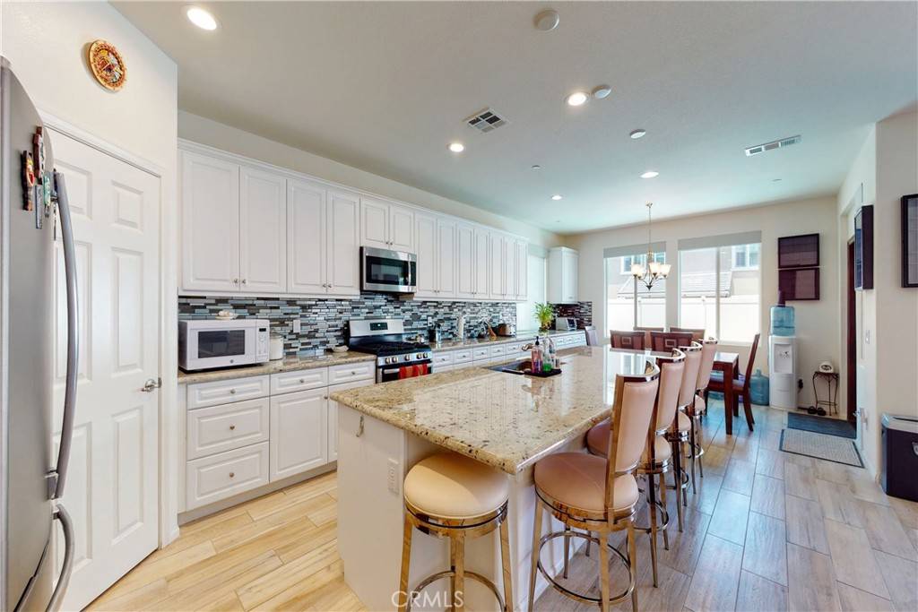 Oxnard, CA 93036,669 Owens River DR