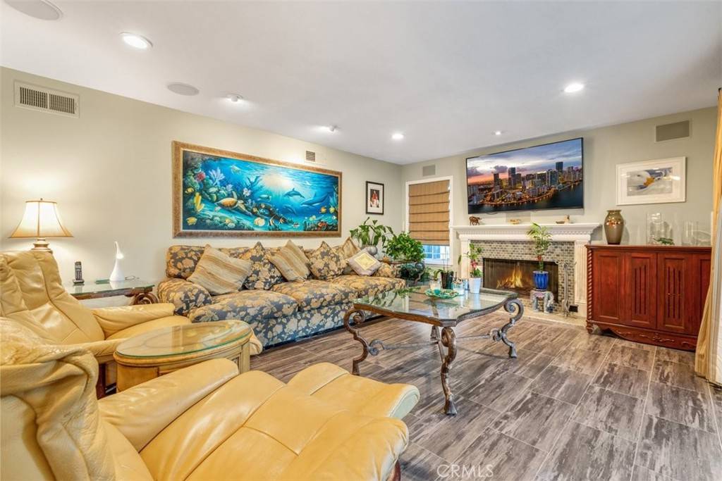 West Hills, CA 91304,23624 Strathern ST