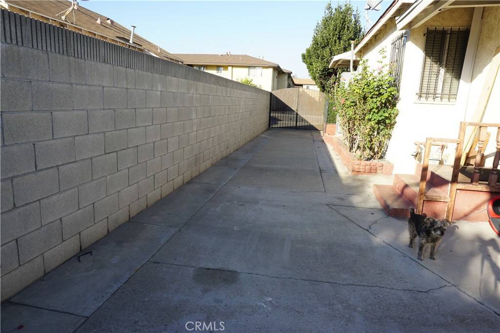 Downey, CA 90241,8354 La Villa ST