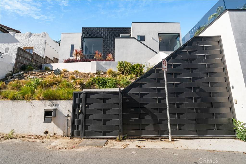 Los Angeles, CA 90068,3377 Charleston WAY