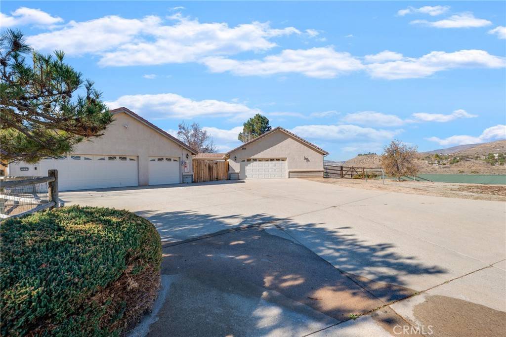 Acton, CA 93510,2453 Trails End RD