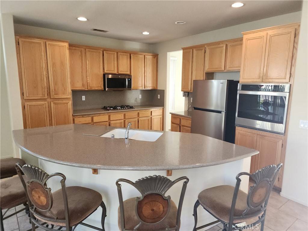 Eastvale, CA 92880,13506 Grey Heron CT