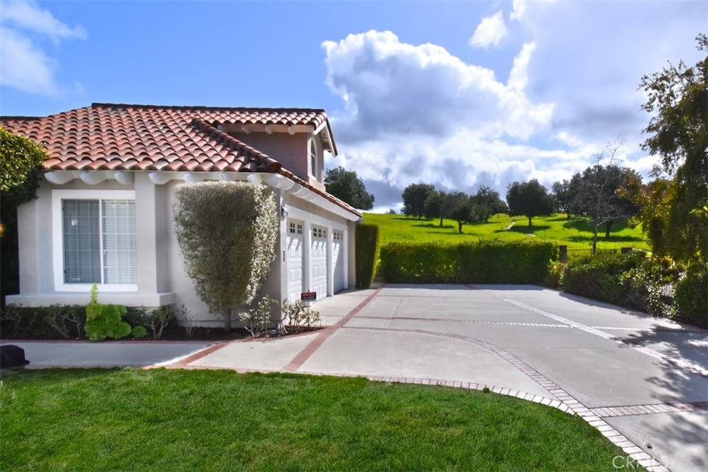 Calabasas, CA 91302,22101 Cairnloch ST