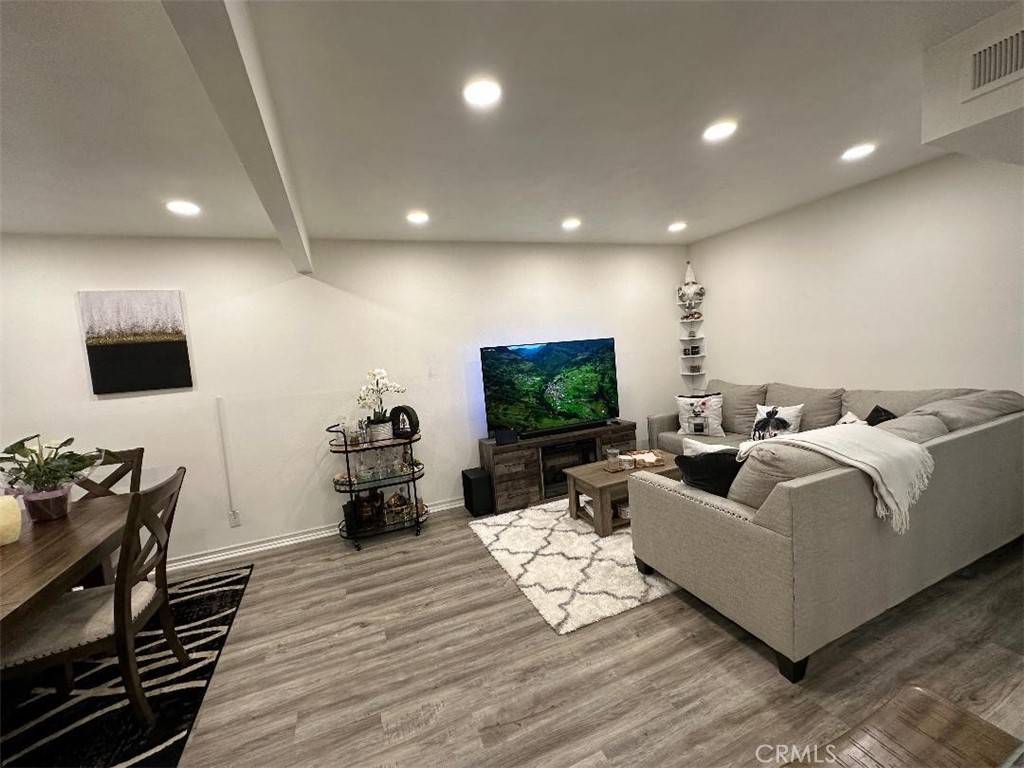 Tarzana, CA 91356,18656 Collins ST #4