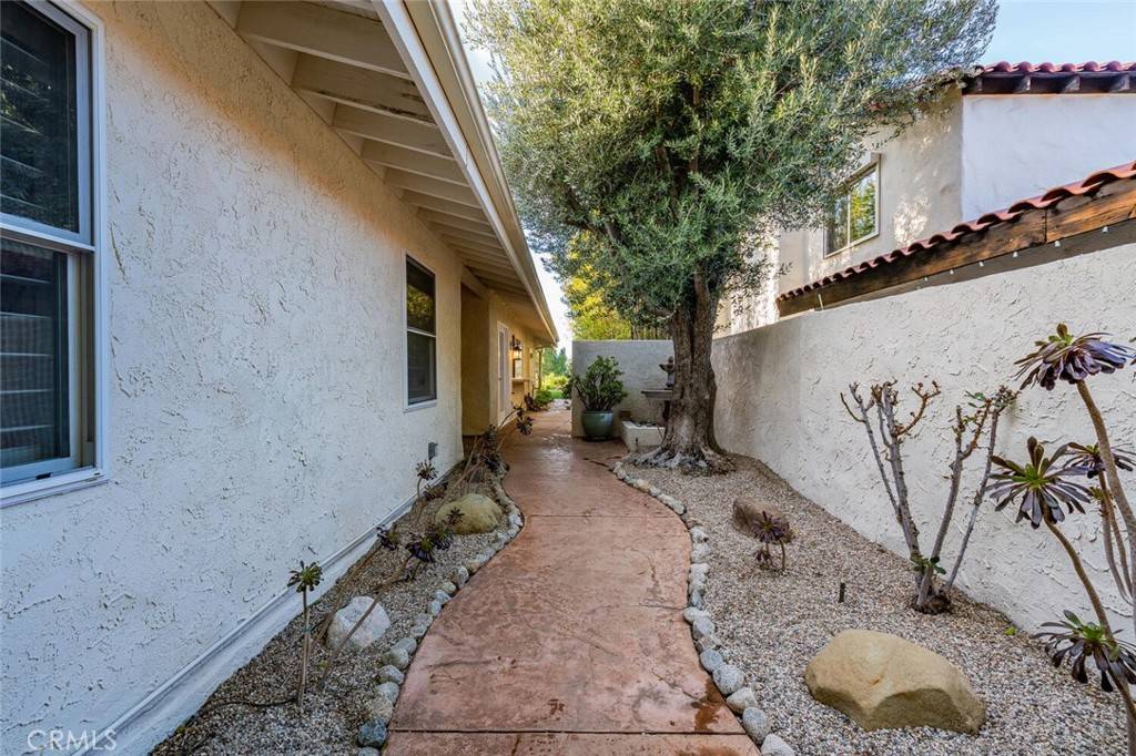 Calabasas, CA 91302,4381 Park Corona