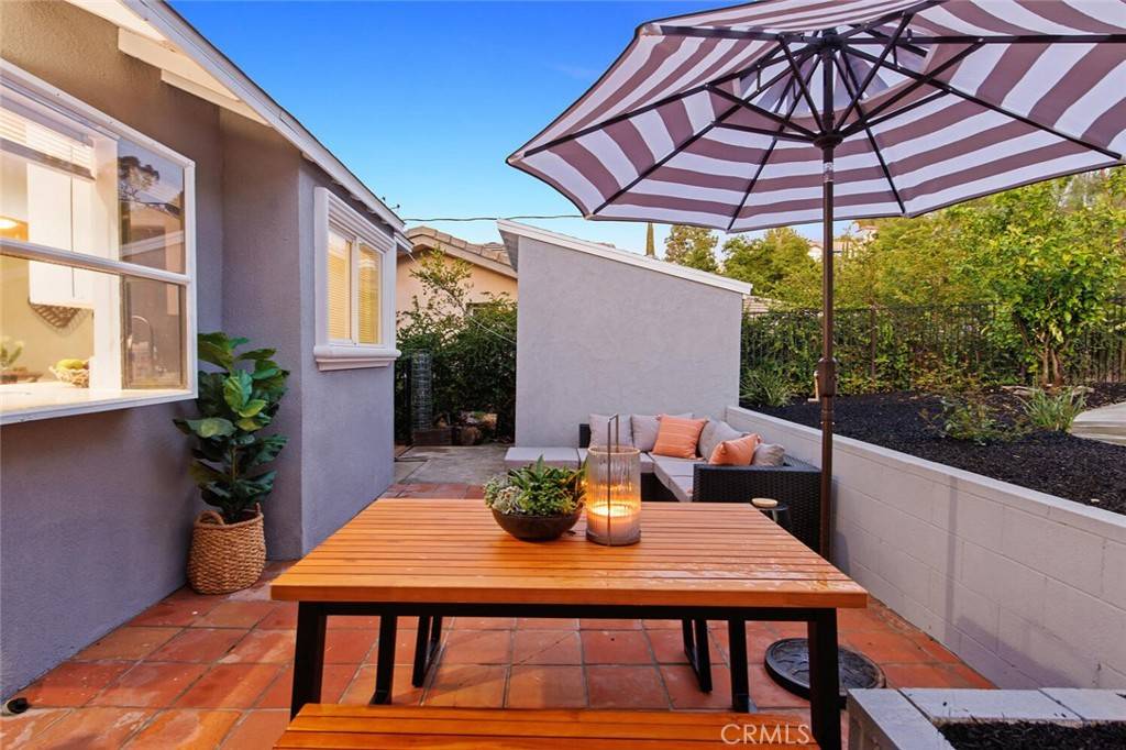 Calabasas, CA 91302,23615 Clover