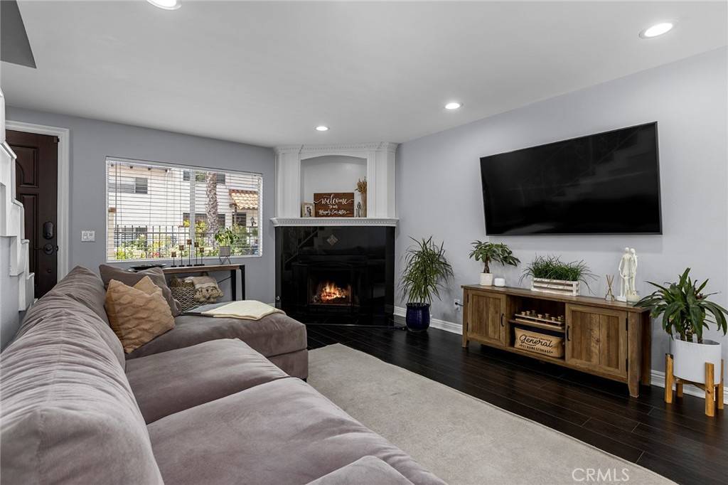 Agoura Hills, CA 91301,5275 Colodny DR #4