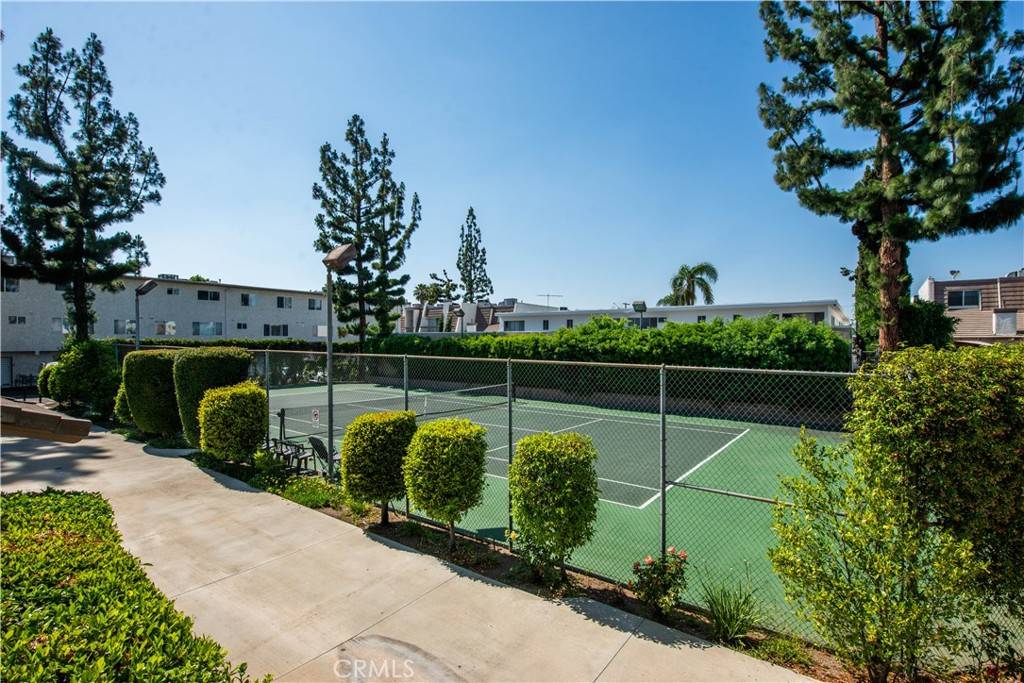 Tarzana, CA 91356,18326 Collins ST #F