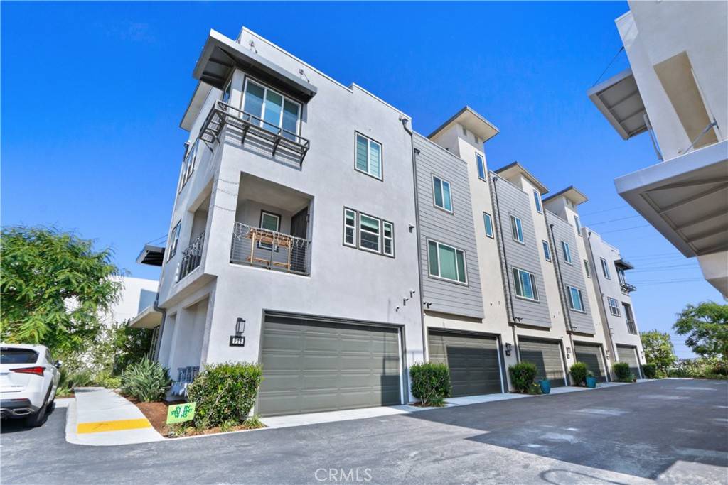 El Segundo, CA 90245,516 E E. Imperial AVE