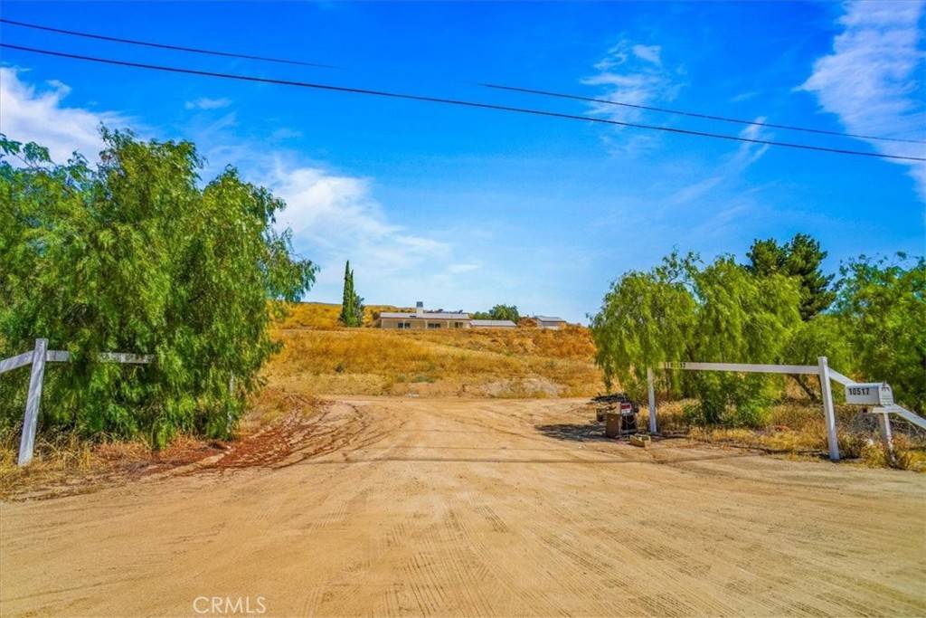 Agua Dulce, CA 91390,10517 Sierra