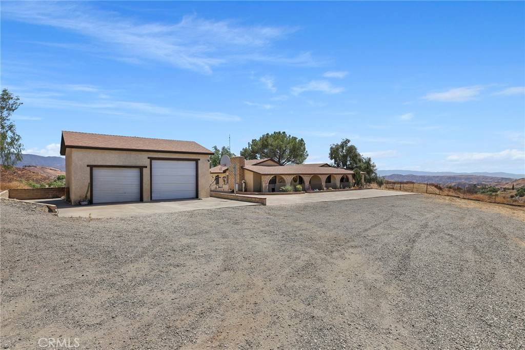 Agua Dulce, CA 91390,32569 Cidar AVE