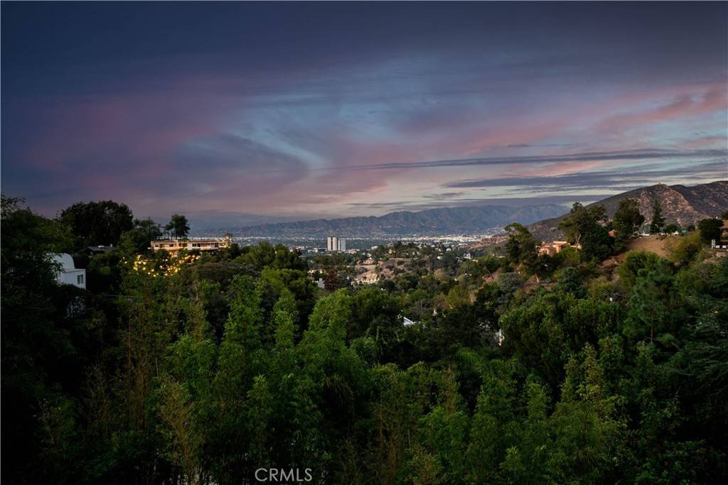 Los Angeles, CA 90068,7317 Caverna DR