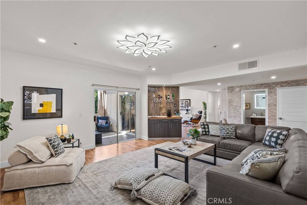 Toluca Lake, CA 91602,10626 Valley Spring LN #404
