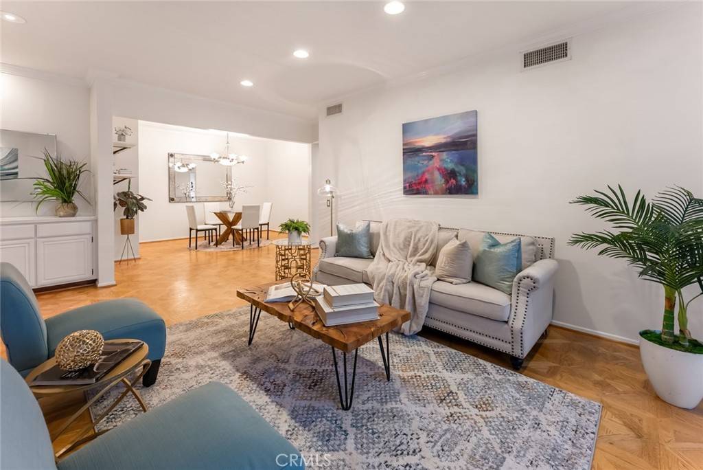 Sherman Oaks, CA 91403,4707 Willis AVE #104