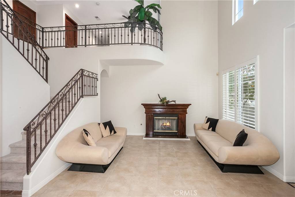 Tarzana, CA 91335,18120 Jaguar CT