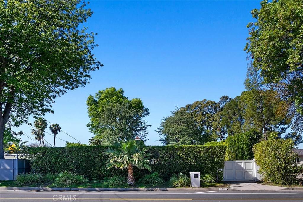 Tarzana, CA 91356,5923 Corbin Avenue