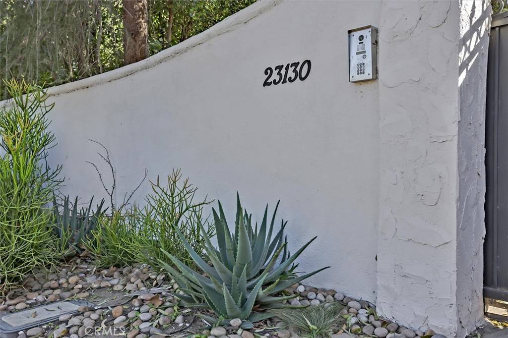 Woodland Hills, CA 91367,23130 Oxnard ST