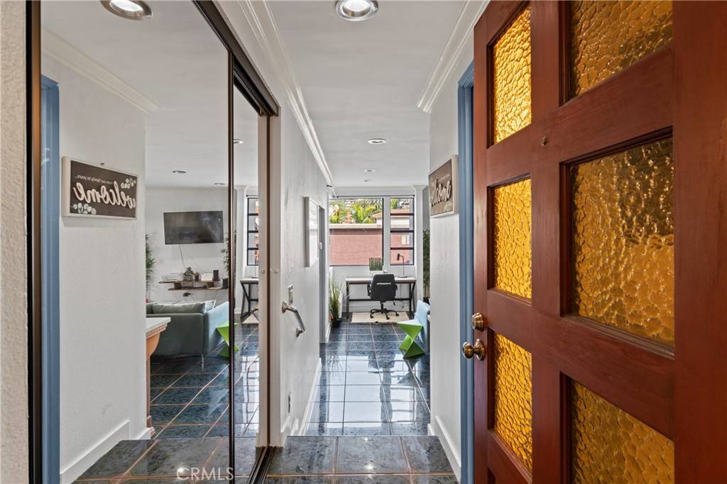 Signal Hill, CA 90755,2525 E 19th ST #24