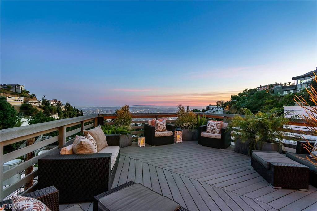 Los Angeles, CA 90069,8827 Evanview DR