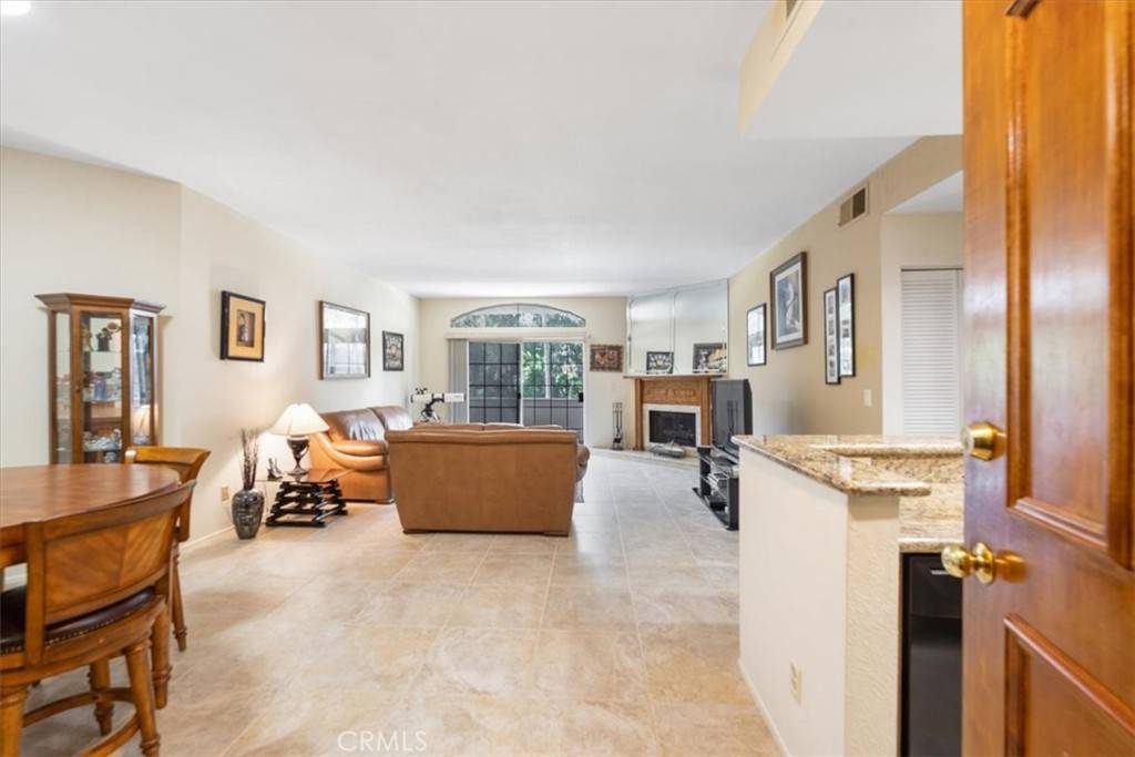 Los Angeles, CA 90068,3284 Barham BLVD #201