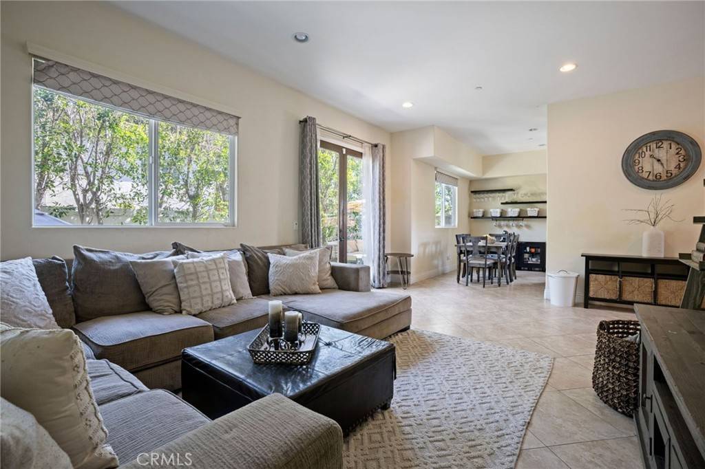 Tarzana, CA 91356,19241 Liam LN