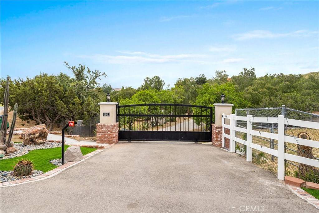 Agua Dulce, CA 91390,13580 Summit Knoll RD