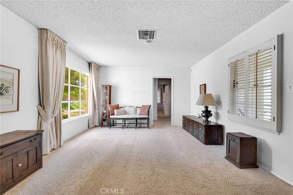 Tarzana, CA 91335,18313 Bessemer ST