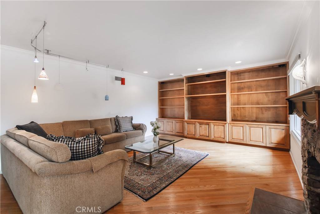 Tarzana, CA 91356,5247 Melvin AVE
