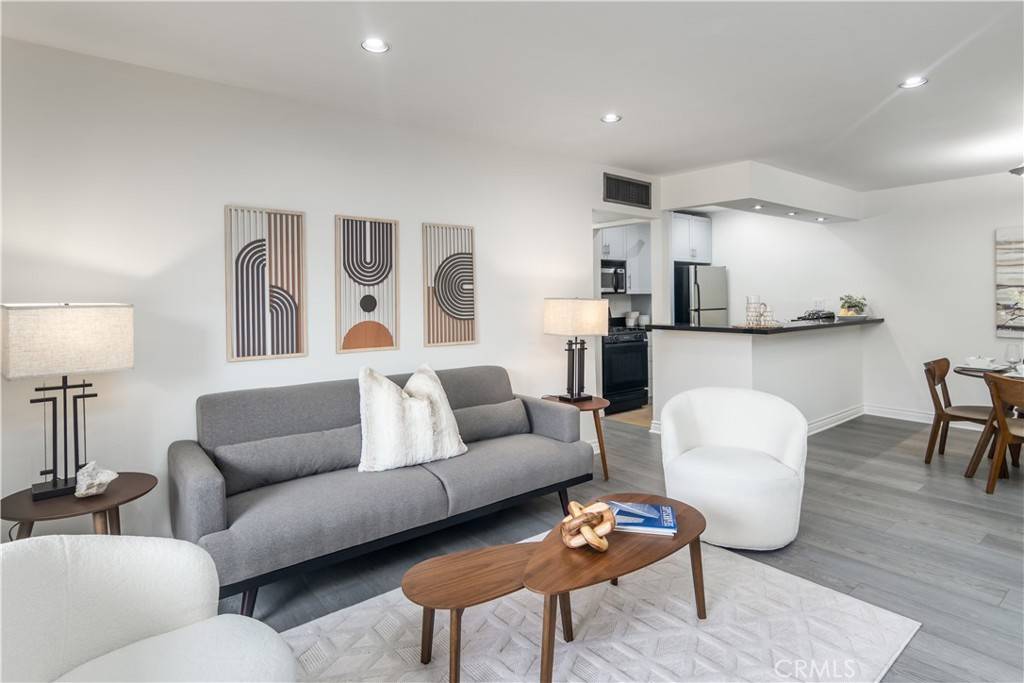 Tarzana, CA 91356,18350 Hatteras ST #107