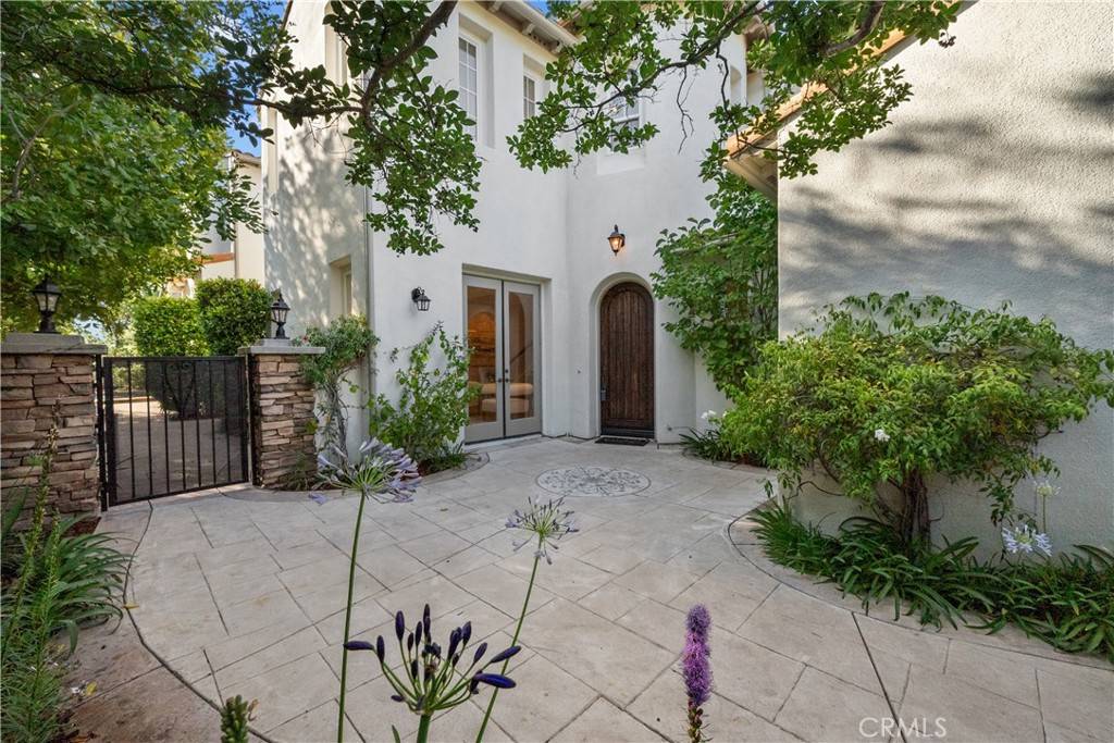 Valencia, CA 91355,26909 Beverly Glen CT