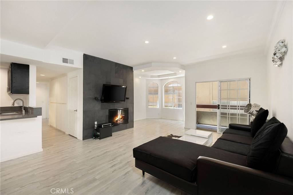 Sherman Oaks, CA 91423,4301 Fulton AVE #102