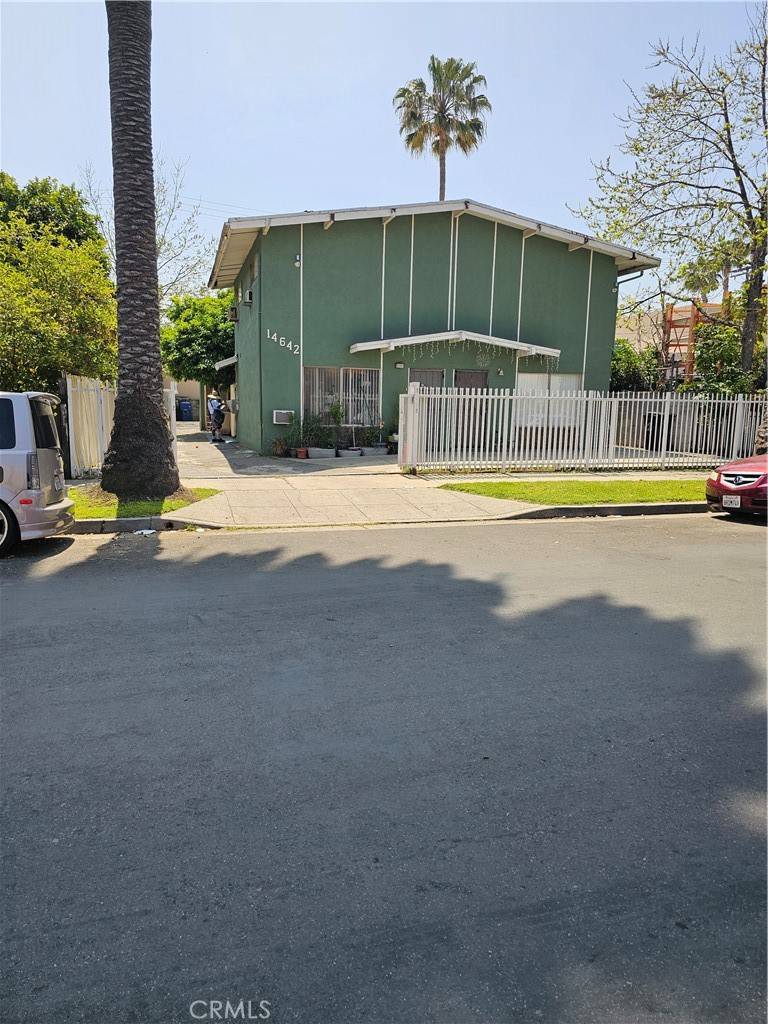 Van Nuys, CA 91411,14642 Calvert ST #4