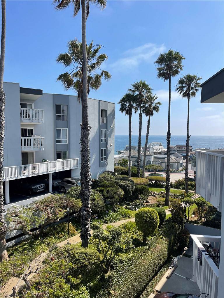 Redondo Beach, CA 90277,620 The Village #309