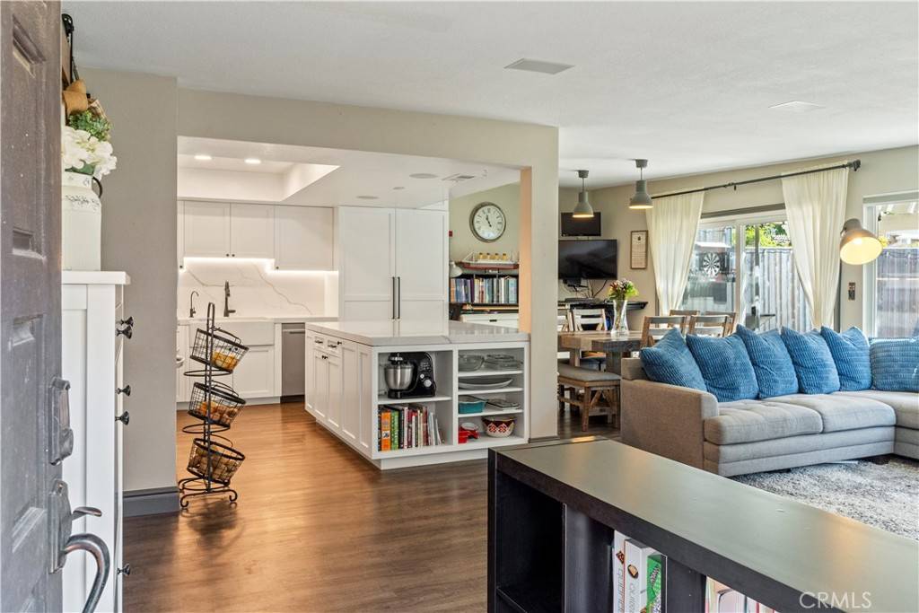 Valencia, CA 91354,27024 Rio Pecos DR