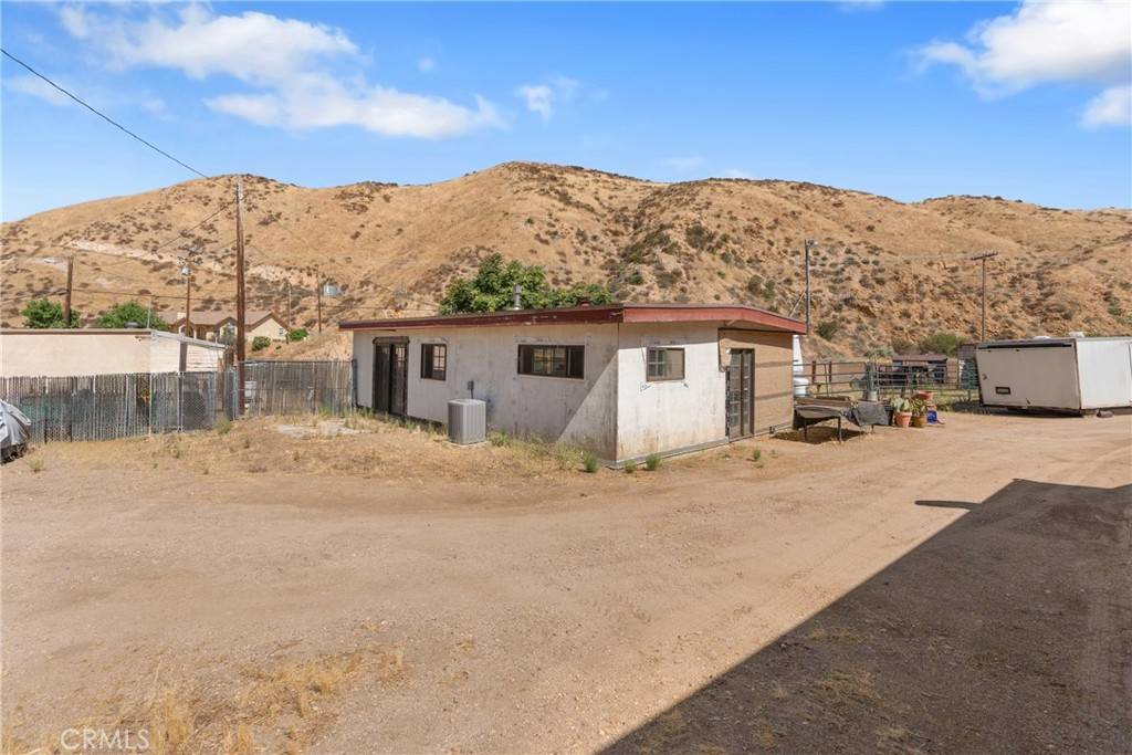 Agua Dulce, CA 91390,13684 Sierra