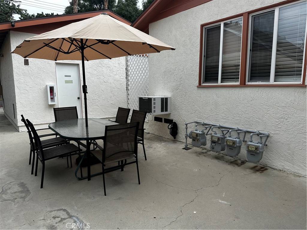 Burbank, CA 91506,924 W Clark AVE