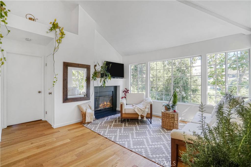 Calabasas, CA 91301,4240 Lost Hills RD #1803