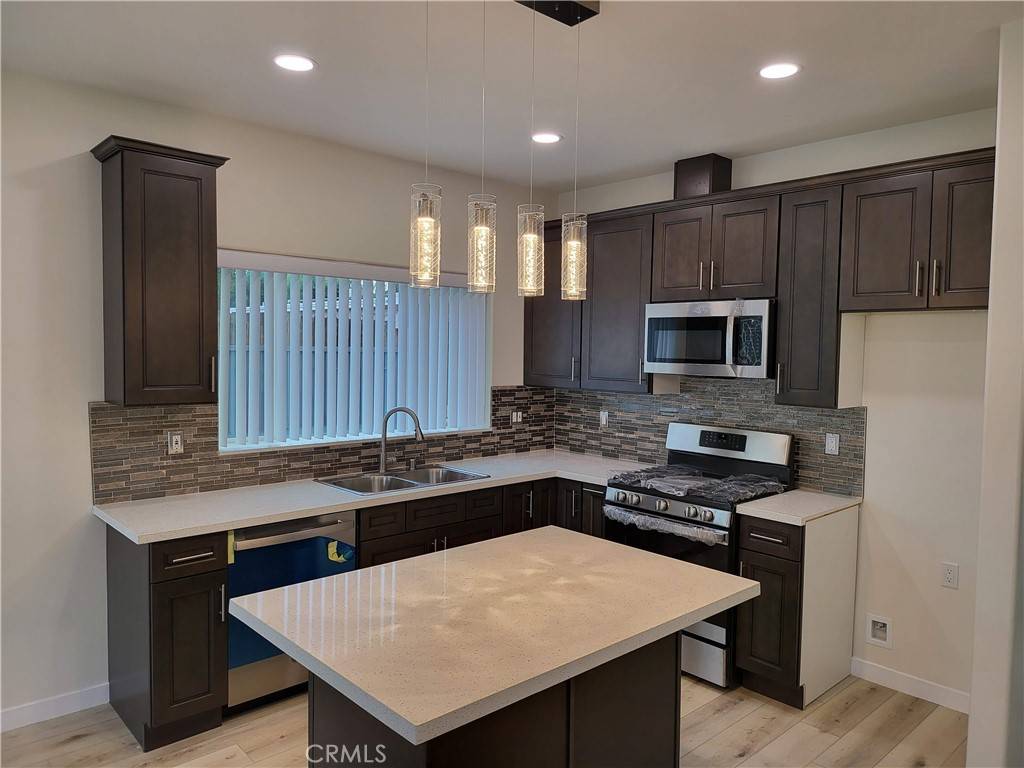 Woodland Hills, CA 91367,22348 Philiprimm ST