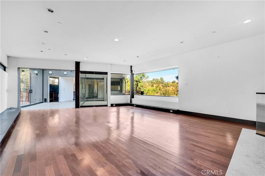 Los Angeles, CA 90046,8896 Lookout Mountain AVE