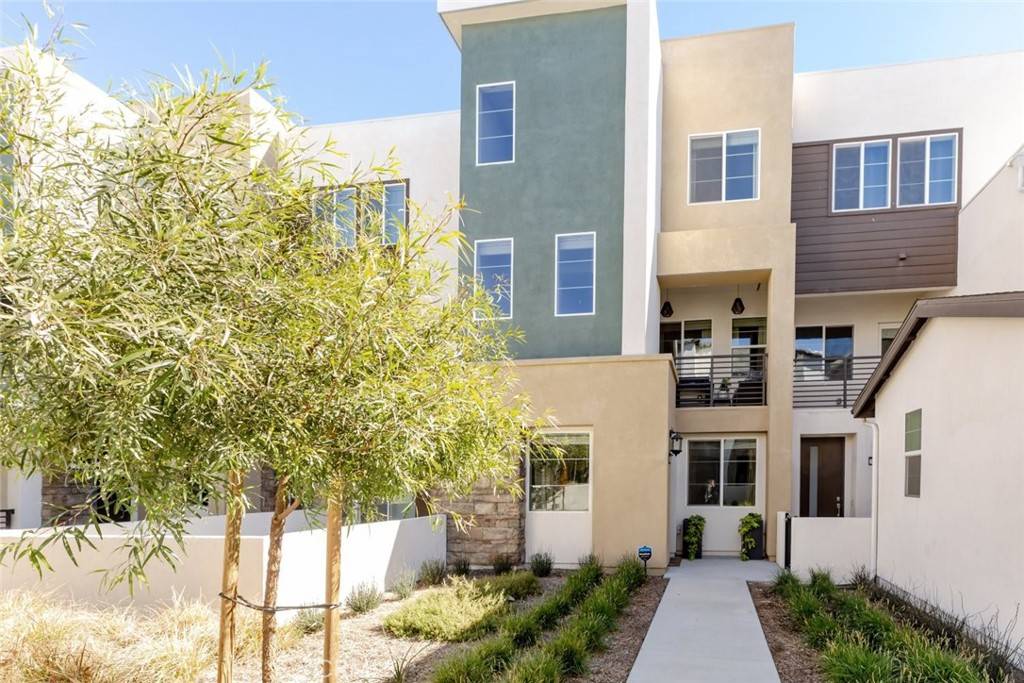 Valencia, CA 91381,27411 Arborview LN