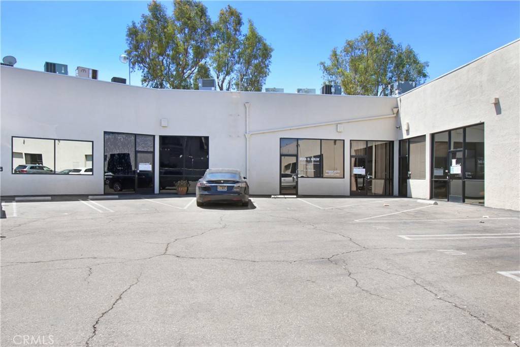 Agoura Hills, CA 91301,5210 Lewis RD #3