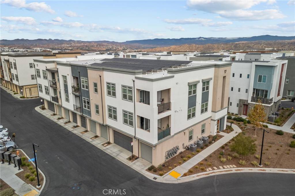 Valencia, CA 91381,26955 Prospector RD #203