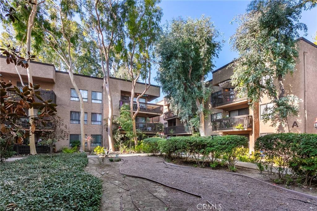 Woodland Hills, CA 91367,22100 Burbank BLVD #106A