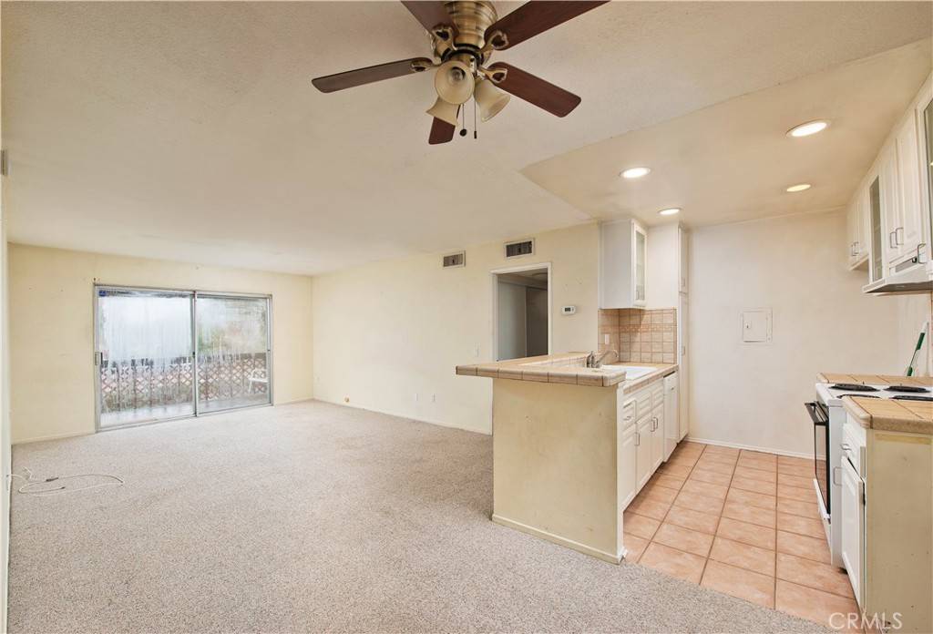 Valencia, CA 91355,23515 Lyons Avenue #228