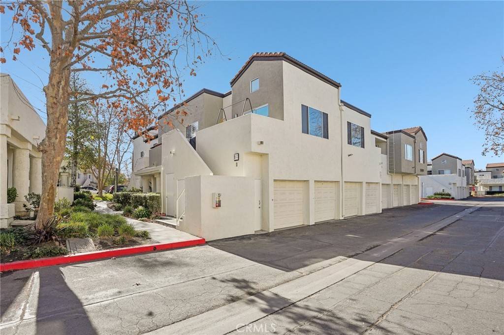 Newhall, CA 91321,21358 Nandina LN #201